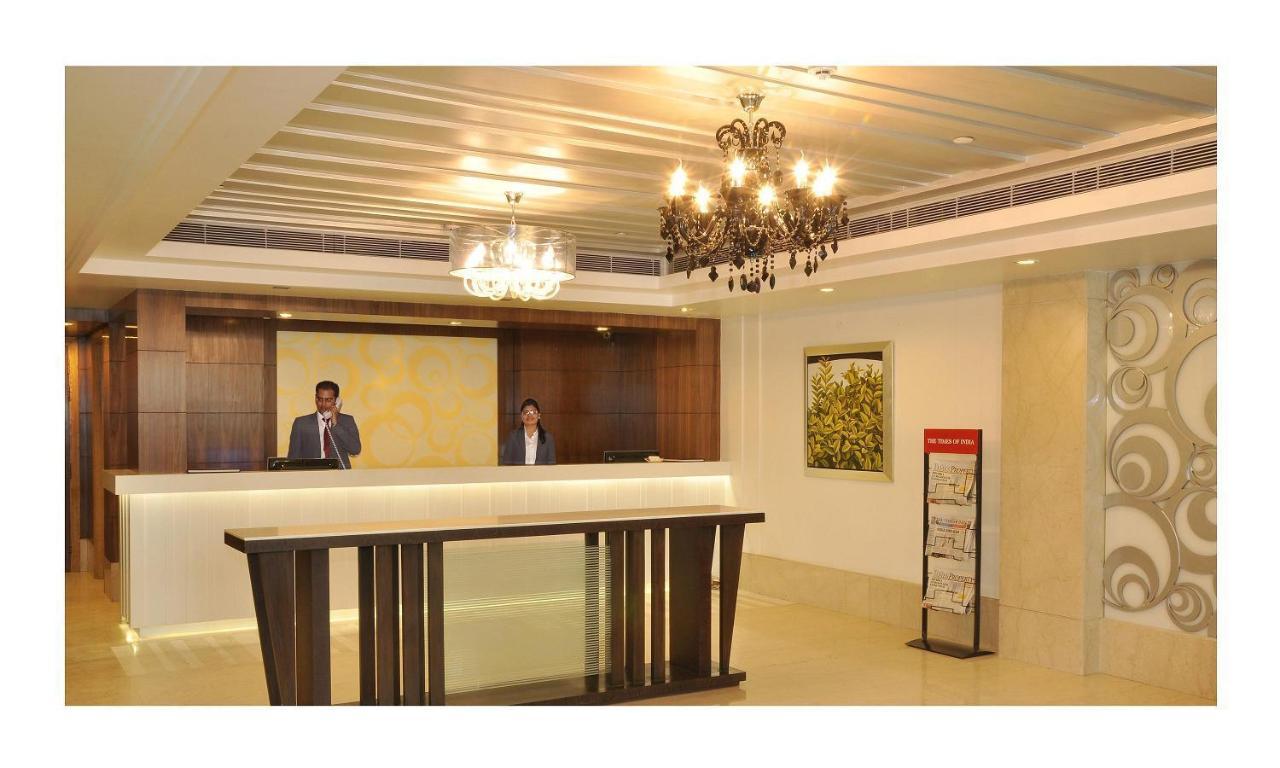 Almondz Hotel New Delhi Bagian luar foto