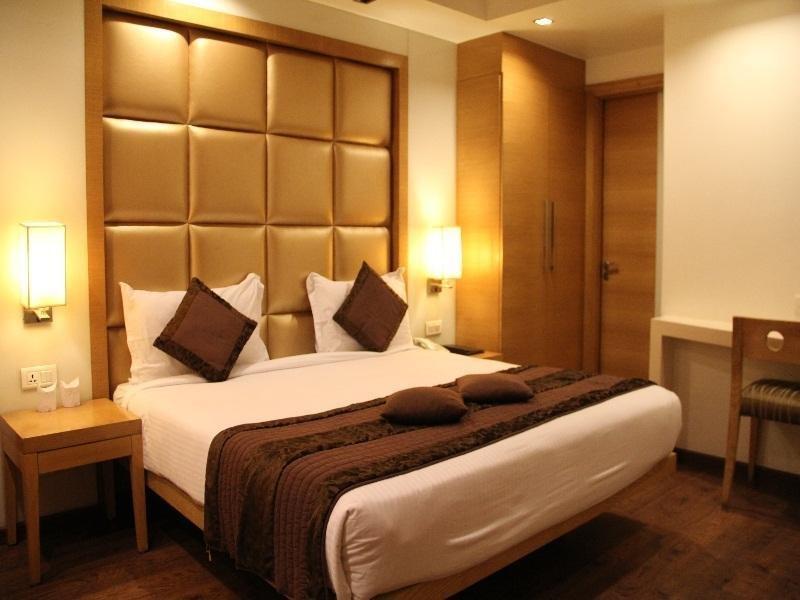 Almondz Hotel New Delhi Bagian luar foto