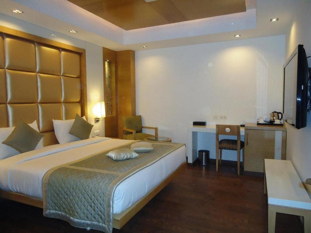 Almondz Hotel New Delhi Bagian luar foto