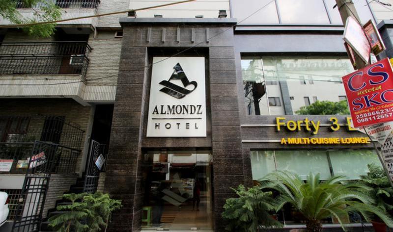 Almondz Hotel New Delhi Bagian luar foto